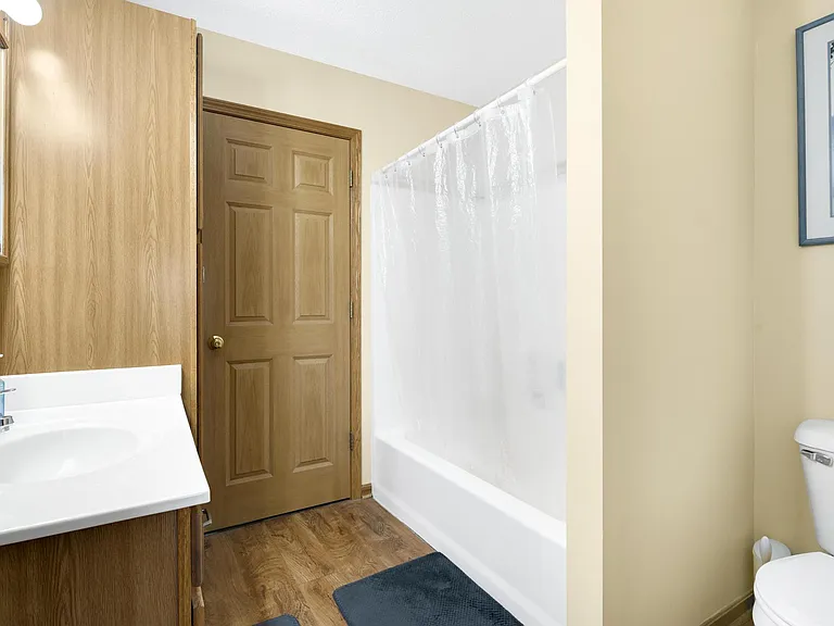 Bathroom with Tub Shower