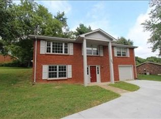 327 Ridgeline Dr, Clarksville, TN 37042