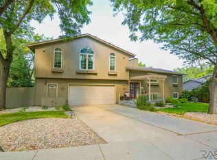 2000 E Tracy Ln, Sioux Falls, SD 57103