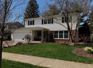 1128 N Derbyshire Dr, Arlington Heights, IL 60004
