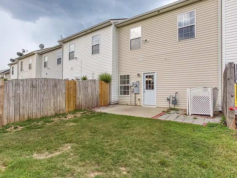 2946 Greyhawk Ln — Photo 33