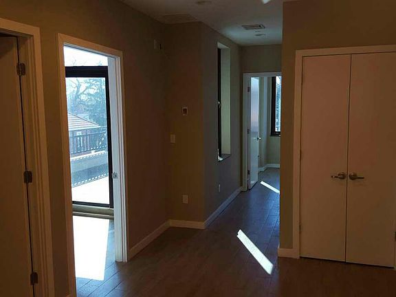 5th image of 3438 Bell Blvd #4