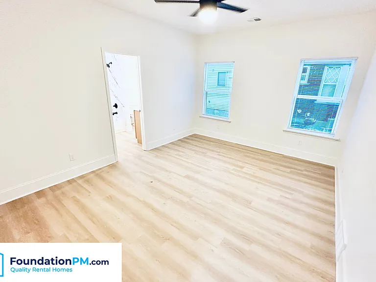 910 Dickinson St — Photo 6