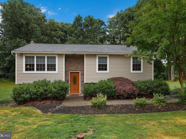 2219 Bluebird Dr, Westminster, MD 21157