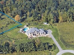 38 Capricorn Ln, Delmar, NY 12054