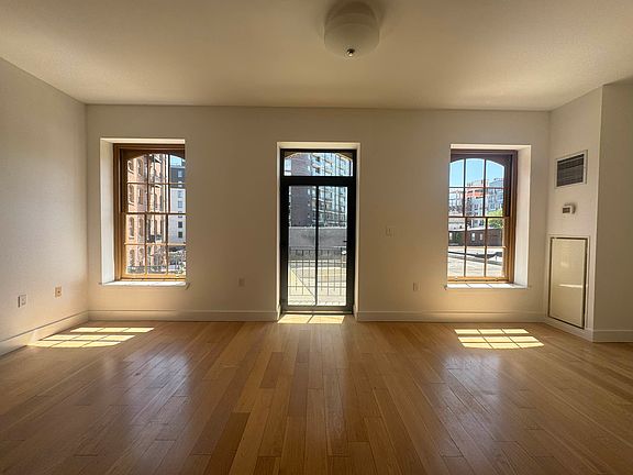 4th image of 3101 Vernon Blvd APT 307