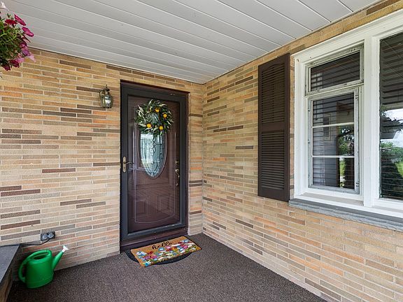 4th image of 16 Westview Lane