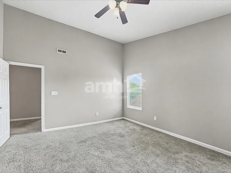 19486 Prairie Crossing Dr — Photo 11