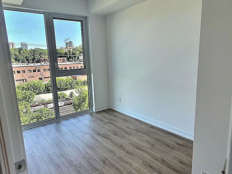 500 Dupont St #509 — Photo 1