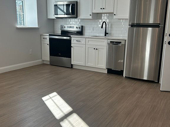 2nd image of 1193 Commercial St #6B