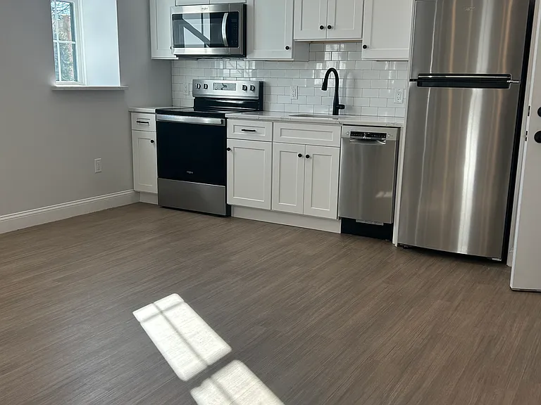 1193 Commercial St #6B — Photo 2