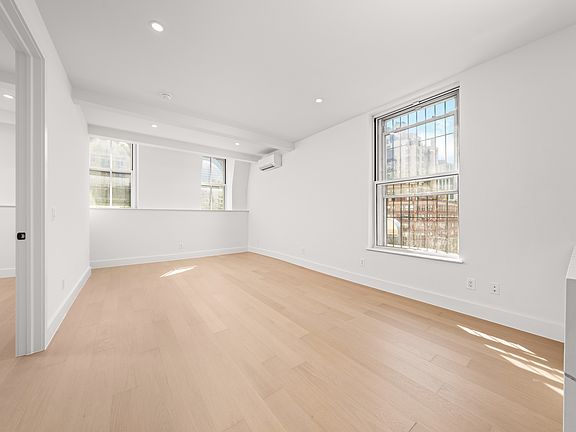 3rd image of 110 Reade St APT 6