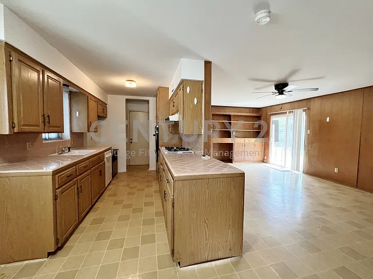 3641 Townsend Dr — Photo 6