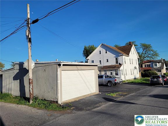 4th image of 1801 E Greenleaf St