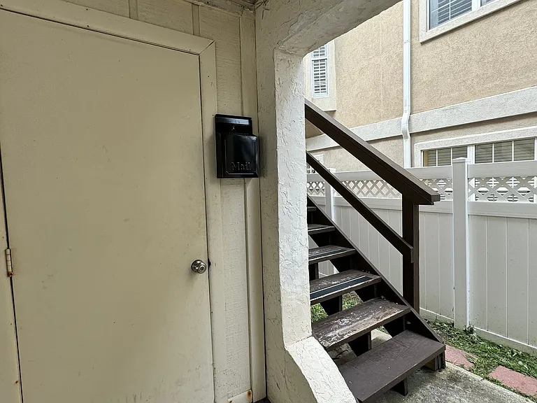 121 13th Ave S #C — Photo 4