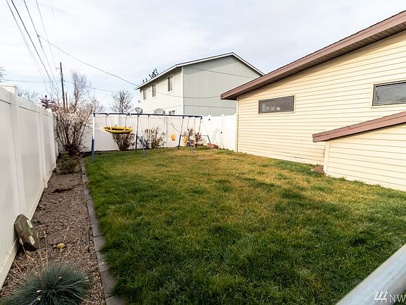 3rd image of 808 S Sycamore Ln