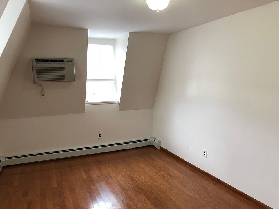 1st image of 41 Depeyster St