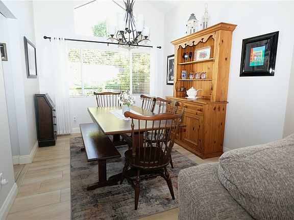 5th image of 10830 Yolo St