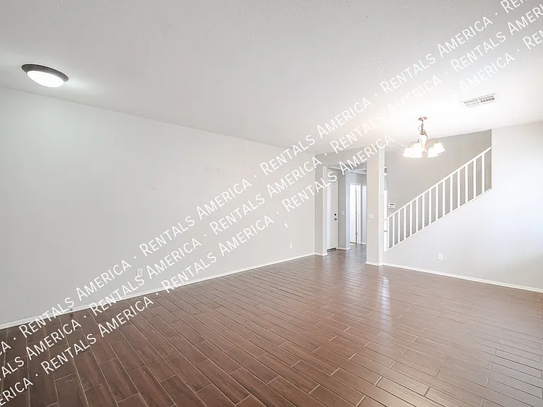 4563 E Oxford Ln — Photo 5