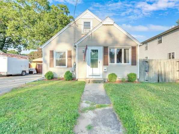 87 Ash St, Lincoln, RI 02865