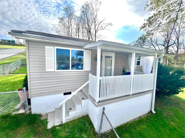 218 Heslep Ave, Fayetteville, WV 25840