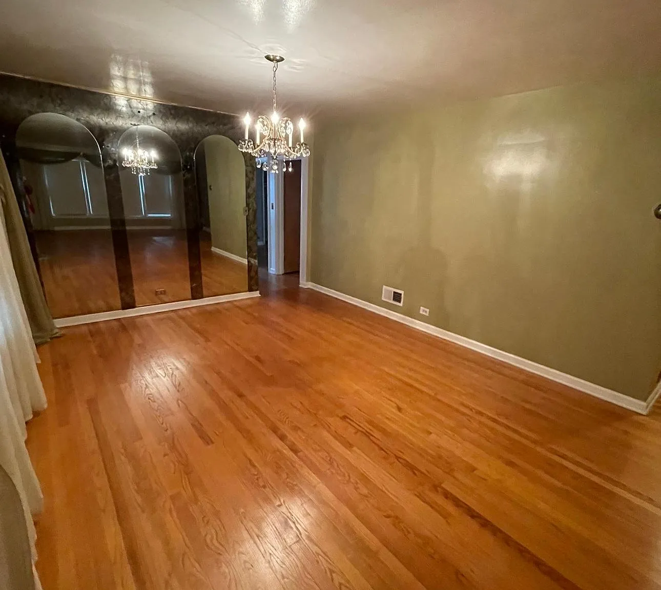 2 bed, 1100 sqft, $1,800 — Photo 2