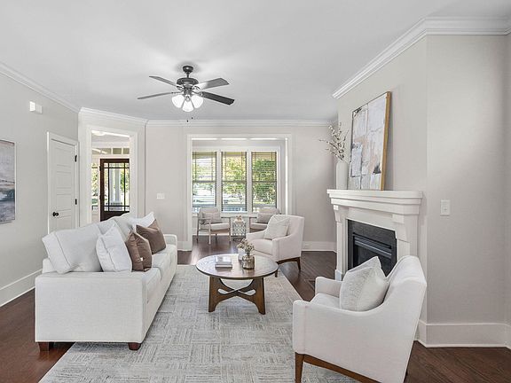 4th image of 129 Middlegreen Pl