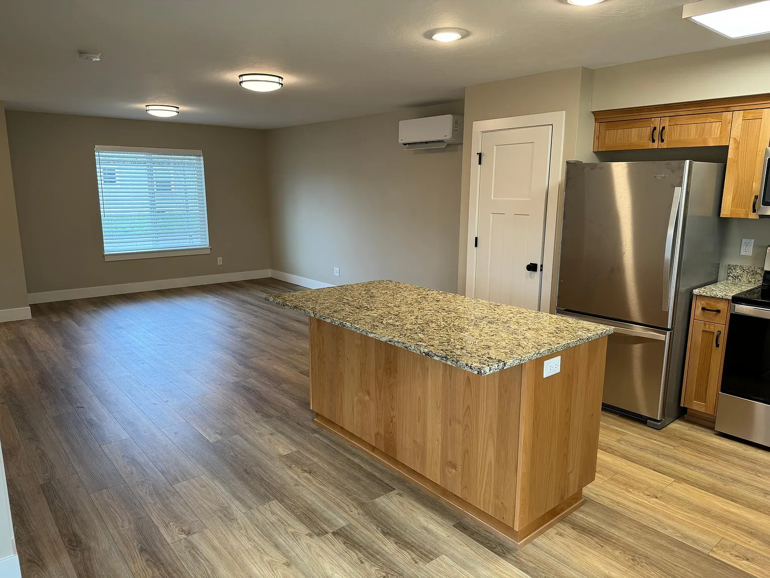 2 bed, 2.5 bath, 1304 sqft, $1,990 — Photo 3
