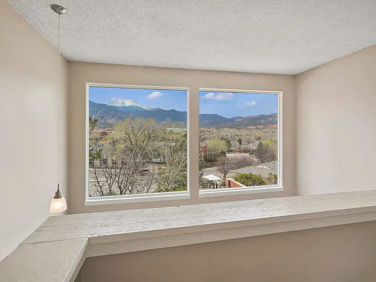 608 Crown Ridge Dr — Photo 11