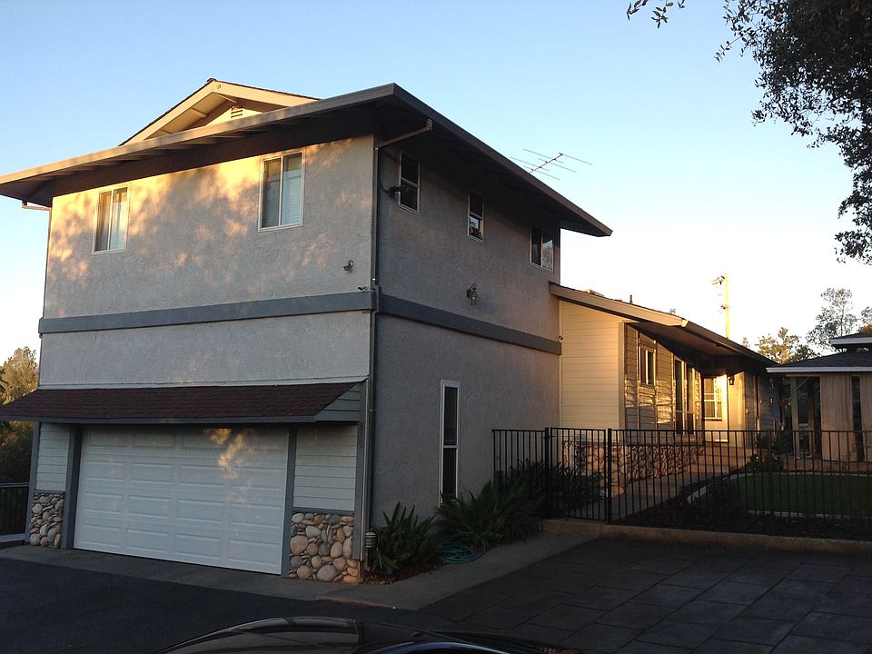 1st image of 819 Holly Hills Dr