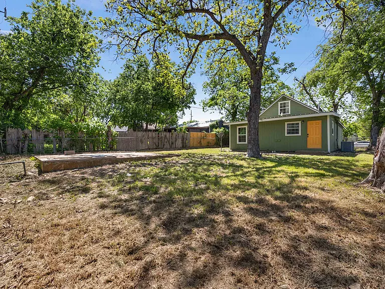 3829 Bryan Ave — Photo 2