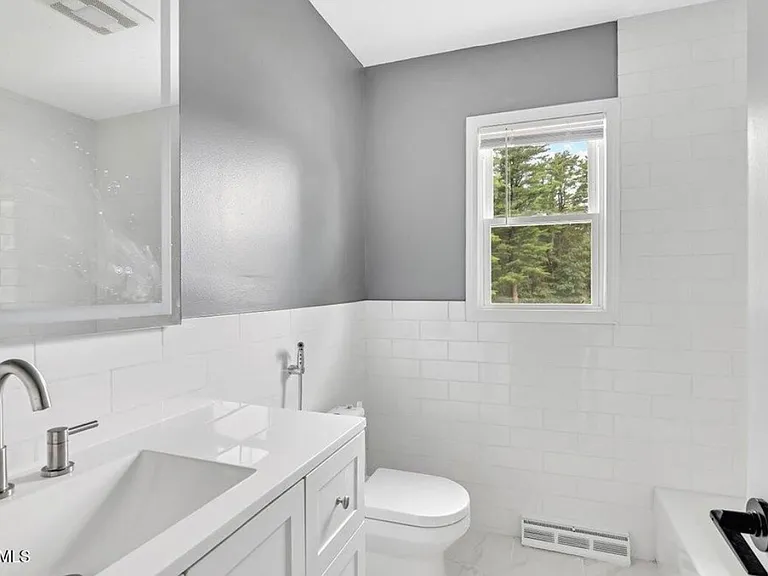 8 Woodland Dr — Photo 14