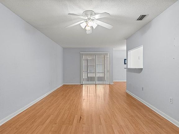 5th image of 501 SW 75th St APT B5
