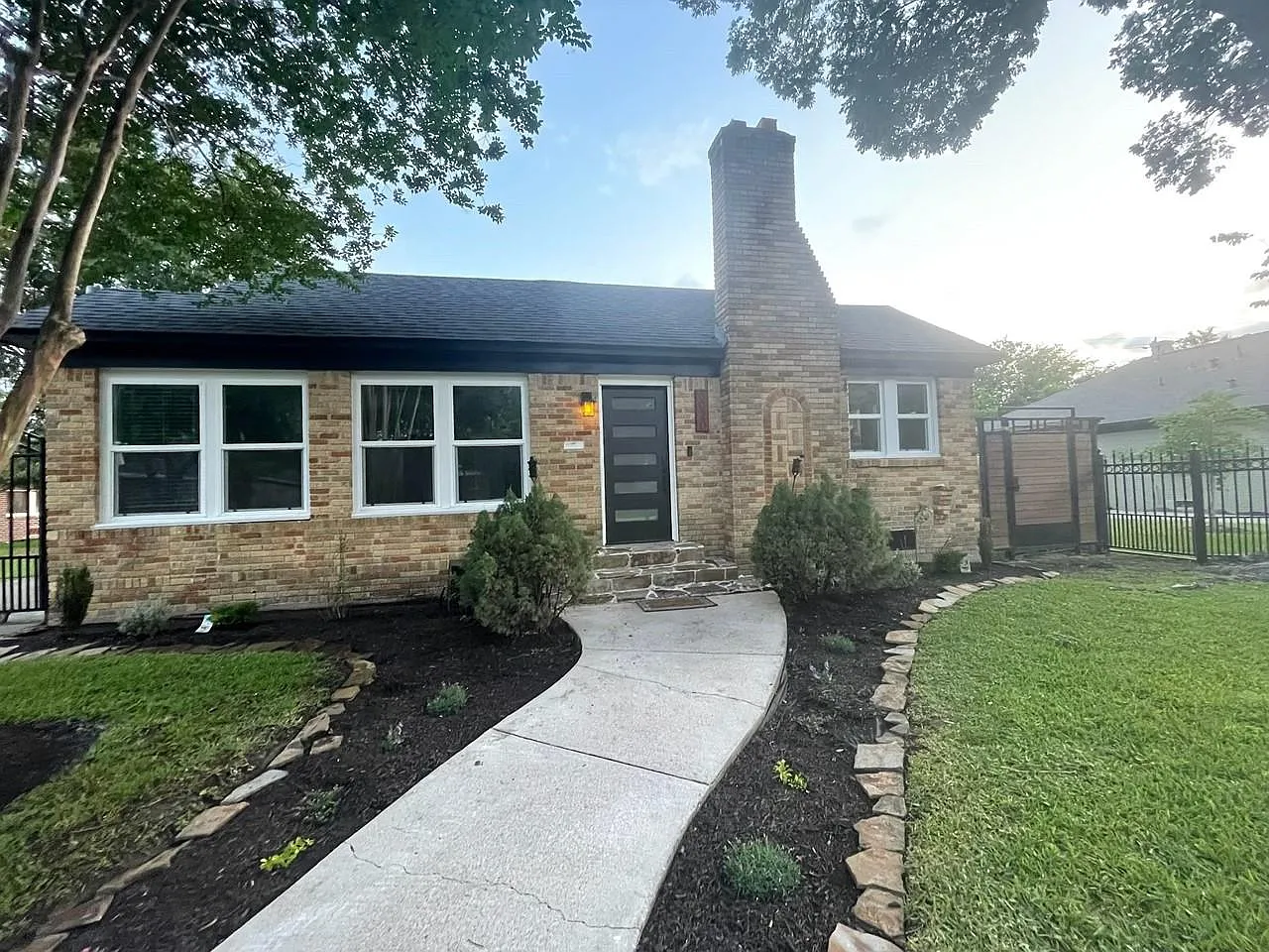 3 bed, 2.0 bath, 1394 sqft, $2,450 — Photo 1