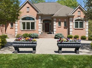 11 Camargo Canyon Dr, Cincinnati, OH 45243
