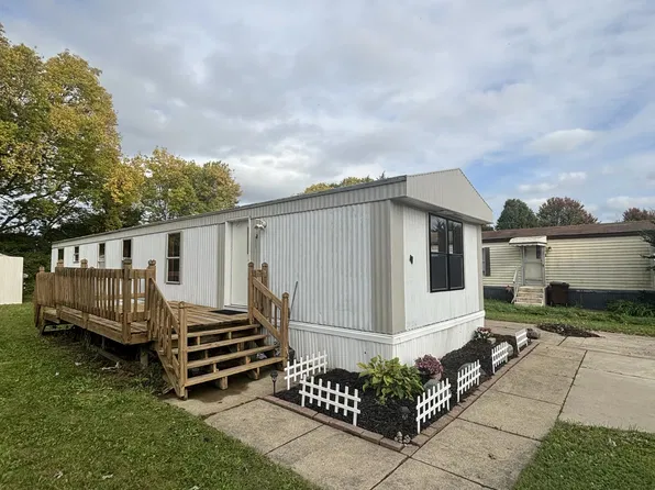 49 Tamarak Trl, Monroe, MI 48161