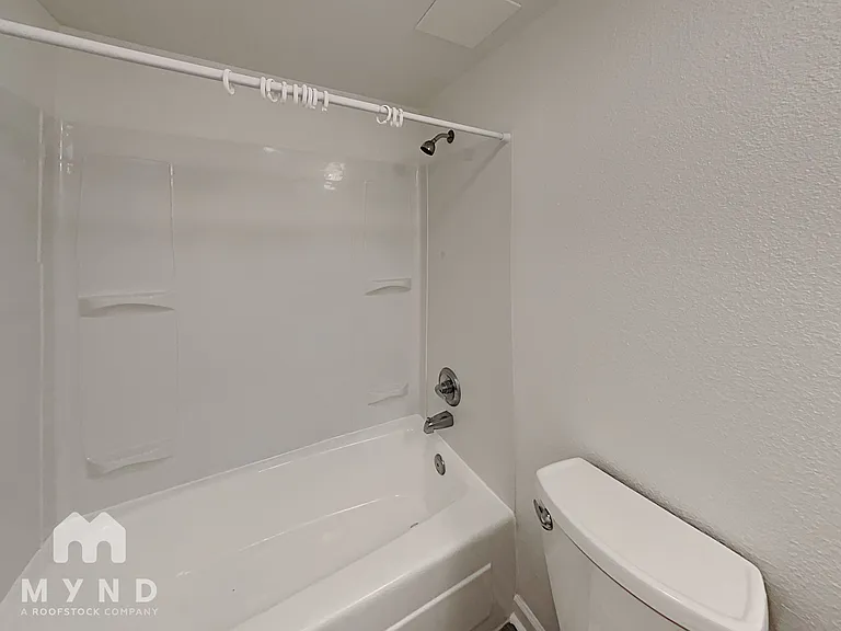 9805 Avondale Rd NE #L138 — Photo 13
