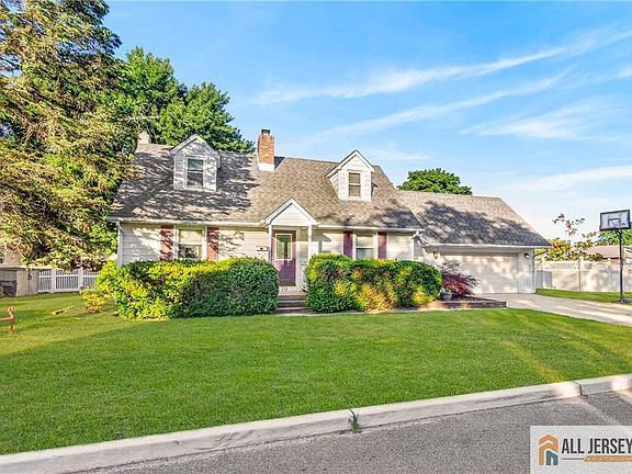 2nd image of 256 Adirondack Ave