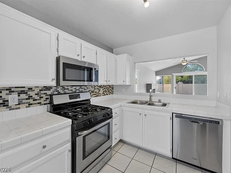 2408 Sterling Heights Dr — Photo 20