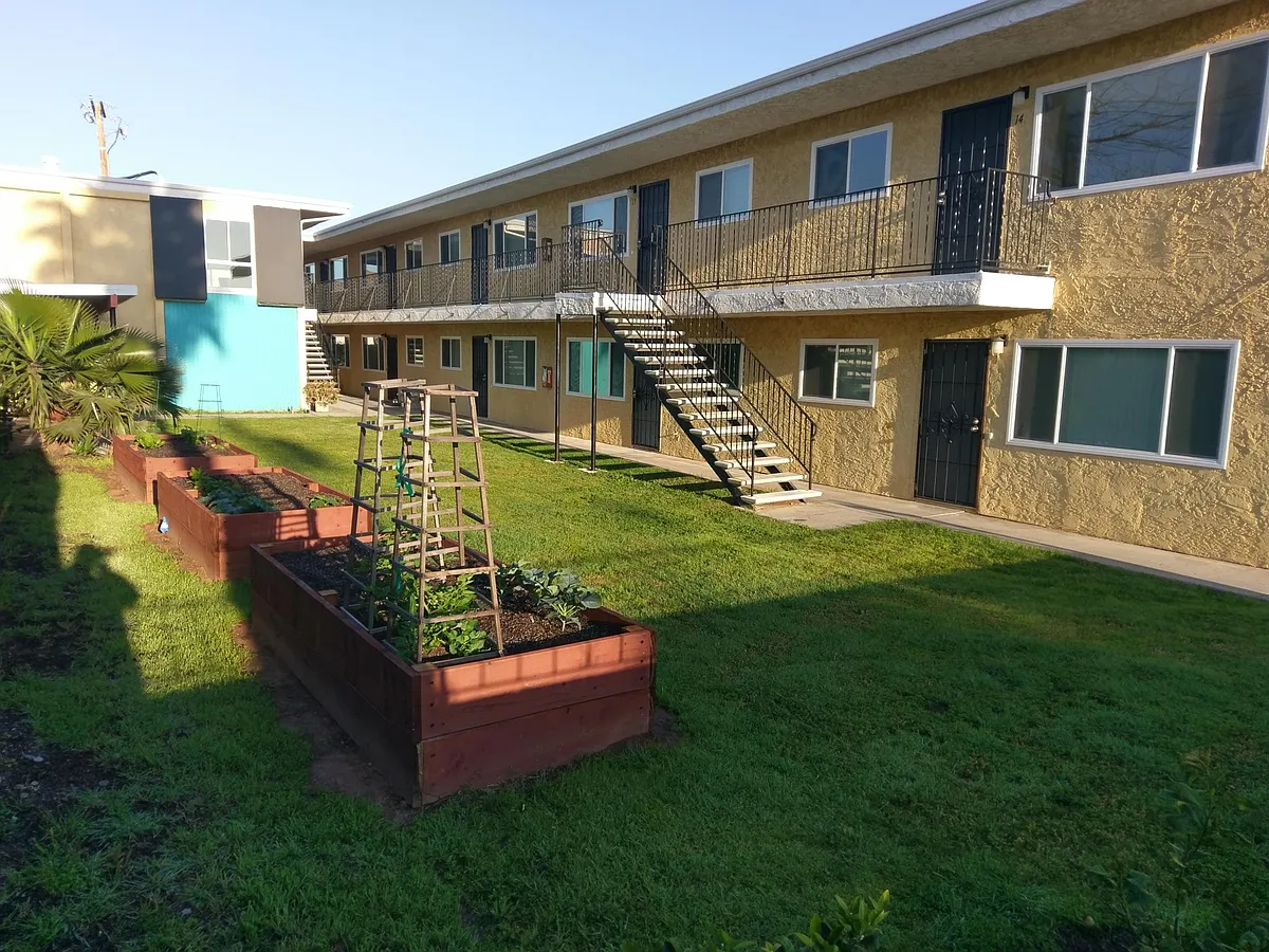 Building Photo - 876 Cherrywood Way
