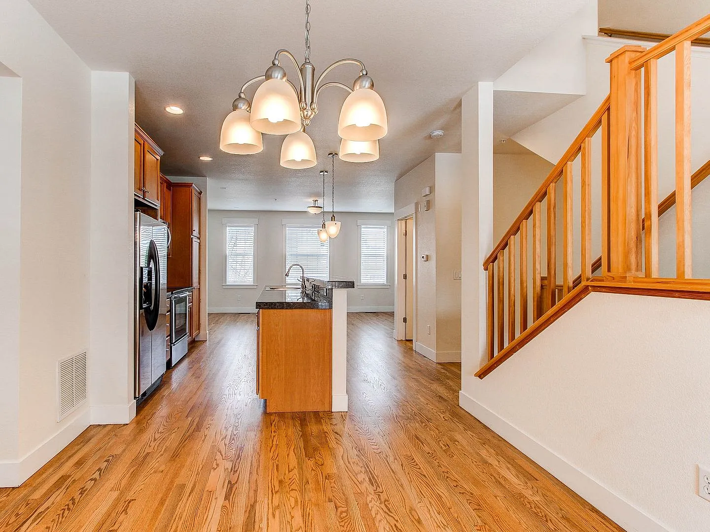 Beautiful 3 bedroom townhome in Central Park. — Photo 4