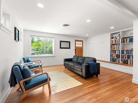5th image of 10720 Phinney Avenue N