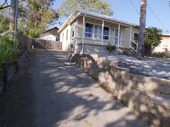 2nd image of 16 Bernice Ct