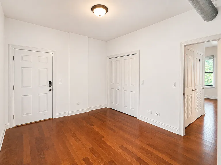 1946 W Bradley Pl #2W — Photo 7