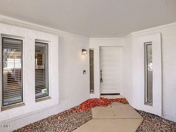 5th image of 415 W GRANDVIEW Road