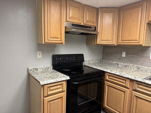 2nd image of 12103 Dove Cir
