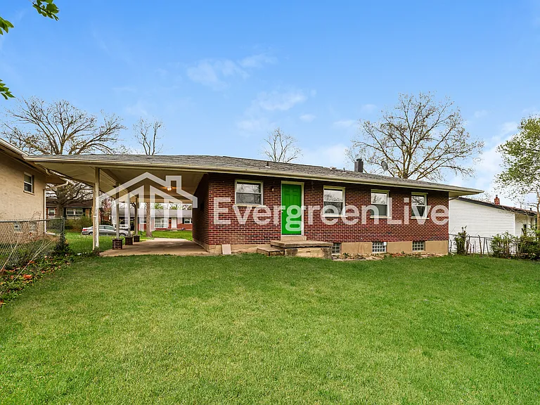 697 Cranford Dr — Photo 15