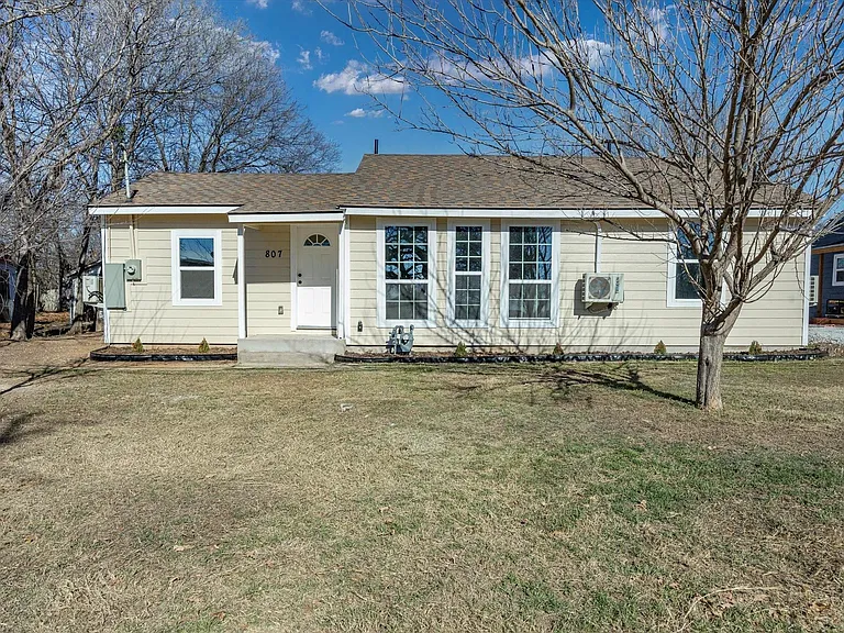 807 Adkins St — Photo 12