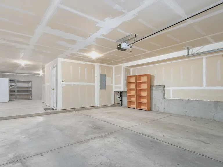 Extra large 2-car garage