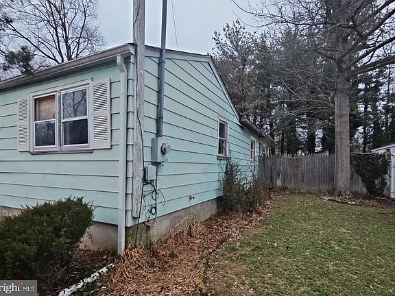 2nd image of 404 Rosewood Ave